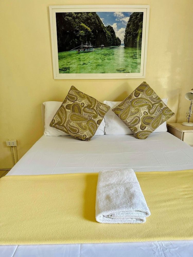 Paragua Deluxe Double Room 8