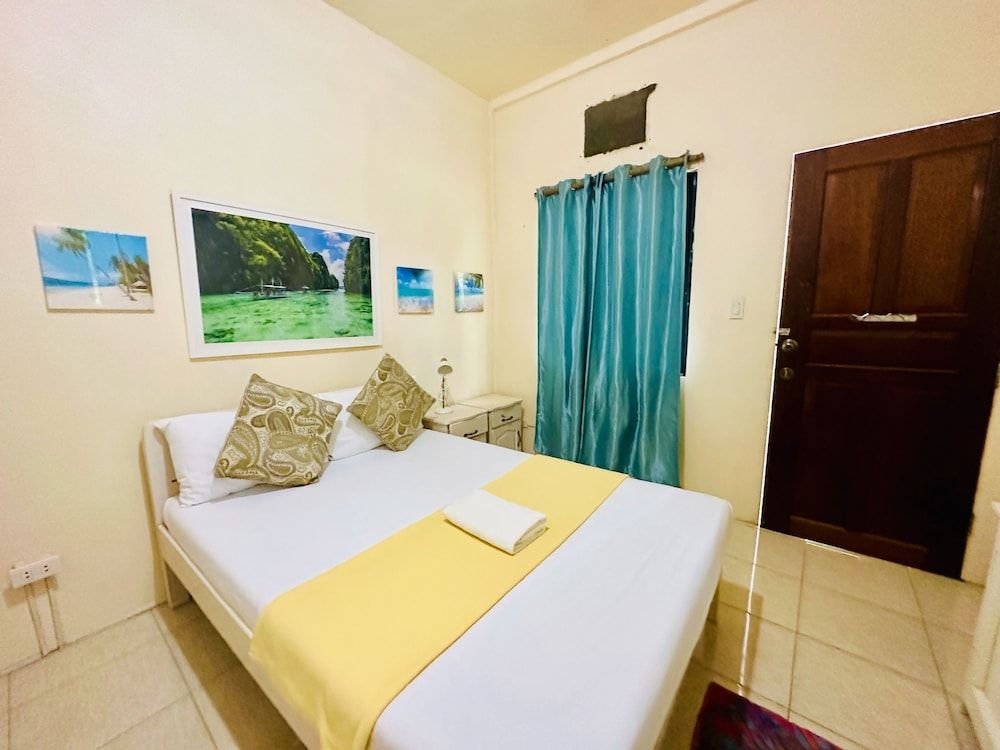 Paragua Deluxe Double Room 2