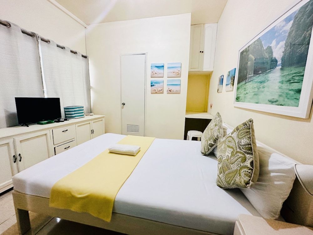 Paragua Deluxe Double Room 6