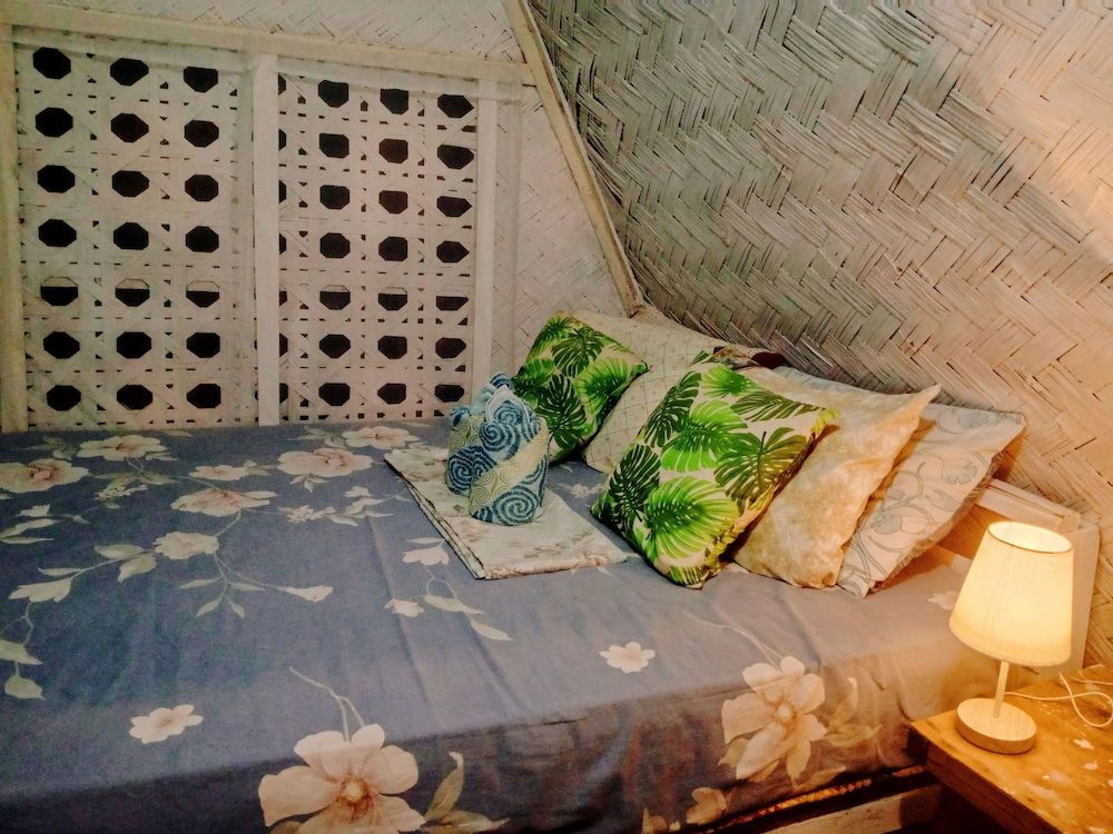 Amwani Breeze Comfort Cottage, 1 Queen Bed, Shared Bathroom, Partial Sea View 9