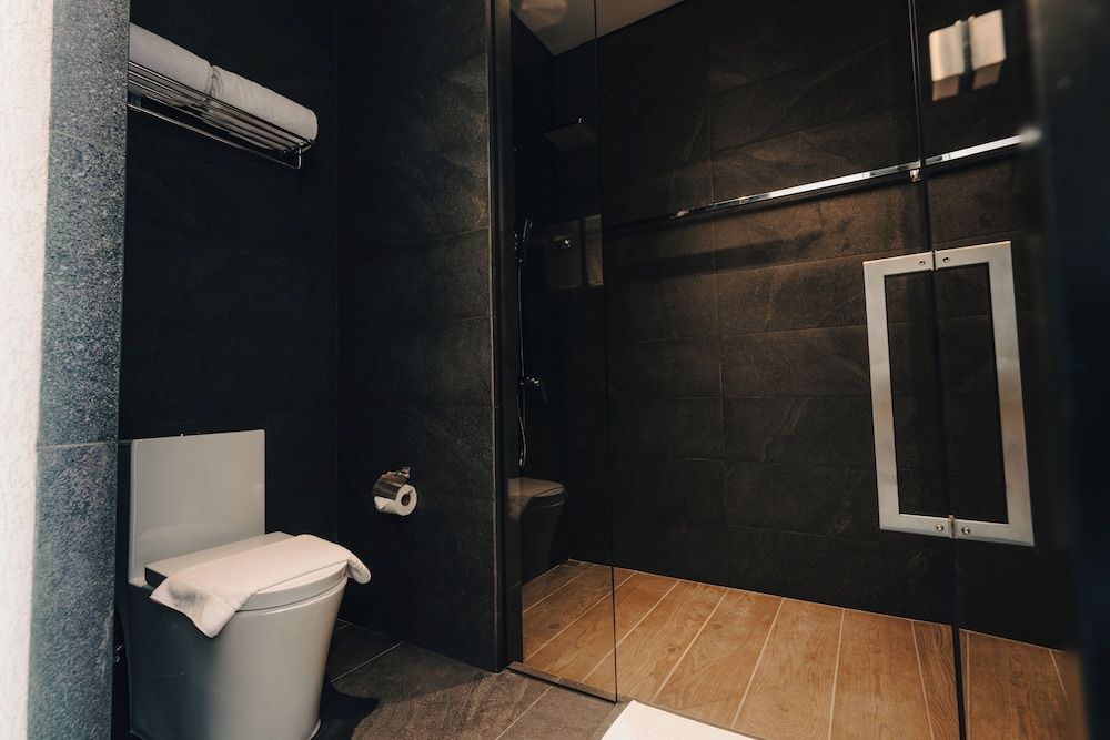 The Funny Lion - Puerto Princesa Deluxe Double Room 10