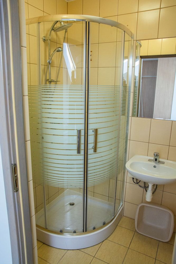 NaFali Economy Triple Room 9