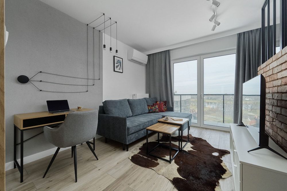 Studio, Balcony