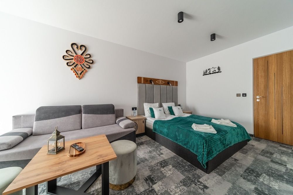 Willa Folk & Prestige Pokoj 4-osobowy z balkonem i widokiem na gory 5