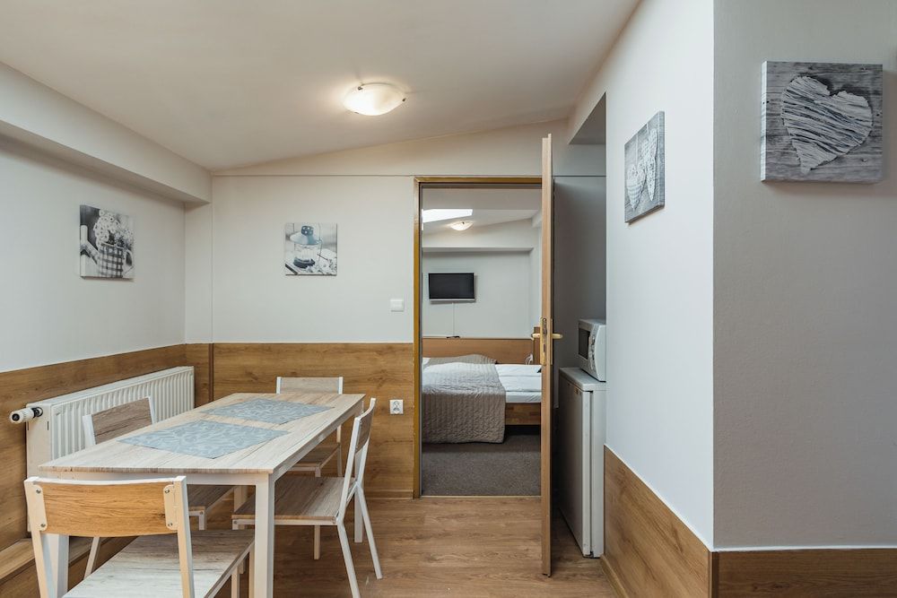 Classic Apartment, 1 Bedroom, Kitchenette, Courtyard View