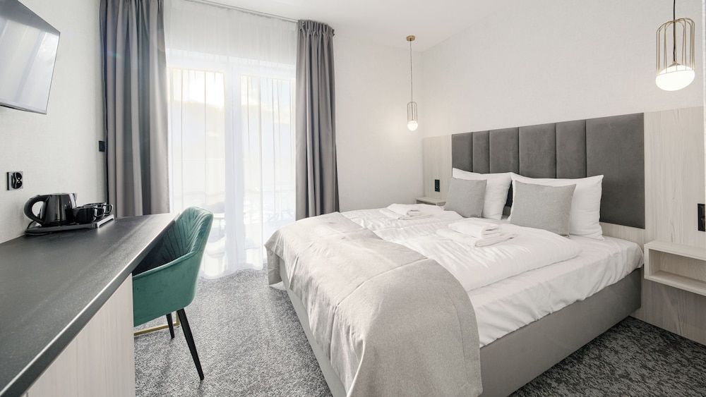Room, Balcony (211)