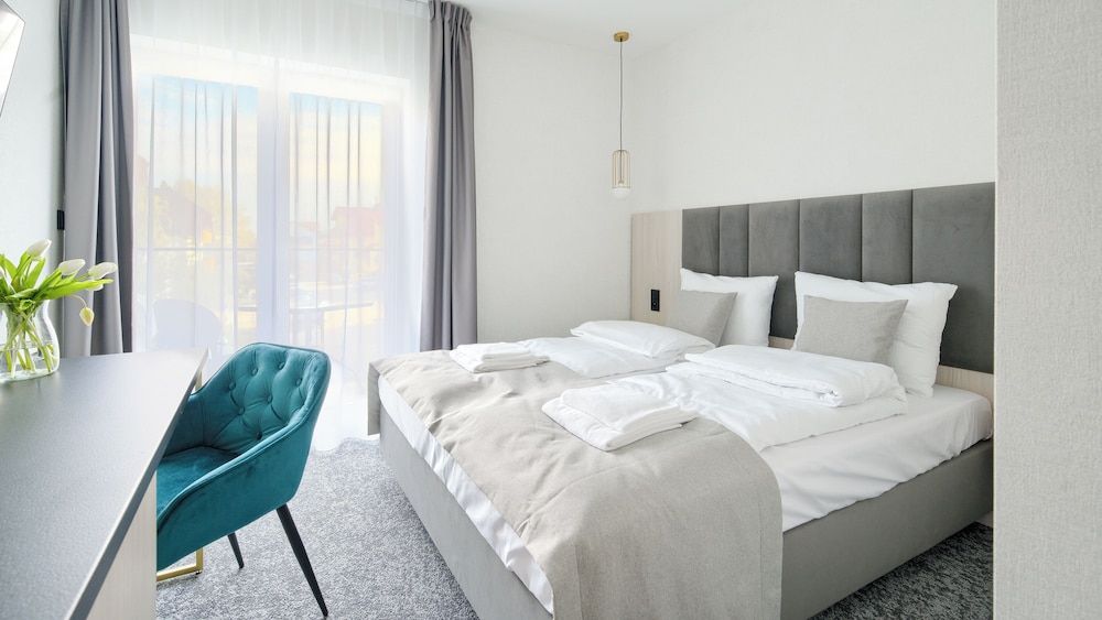 Room, Balcony (204)