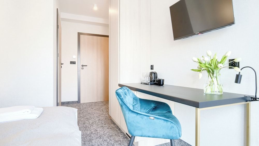Room, Balcony (204)