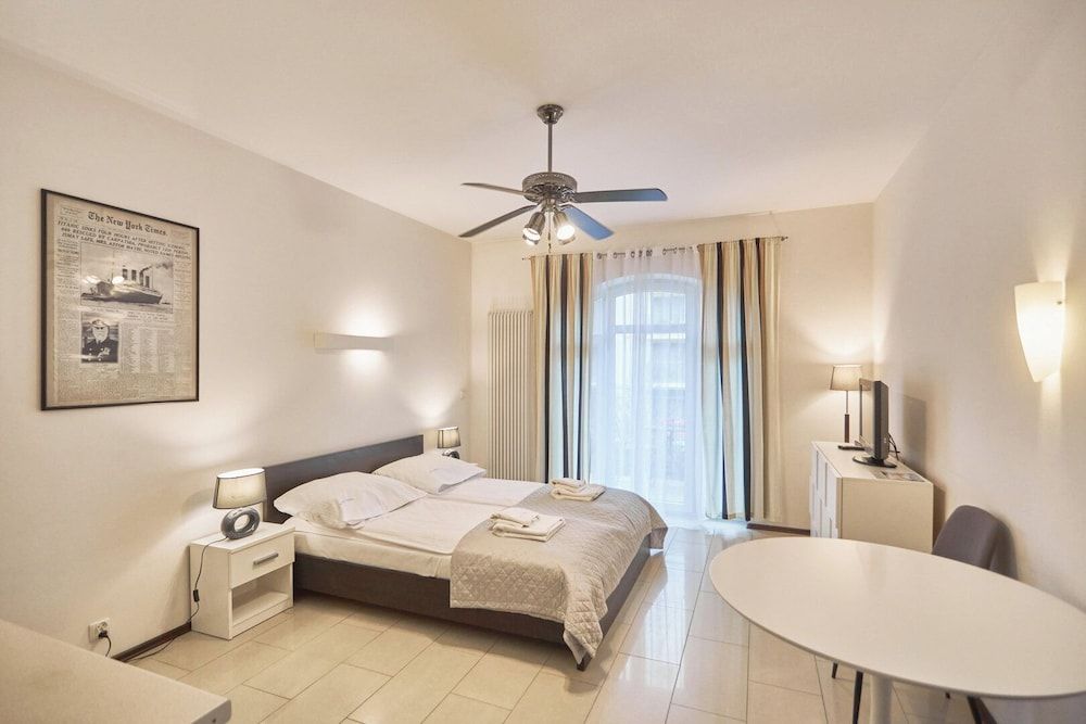Economy Studio Suite, 1 Queen Bed with Sofa bed