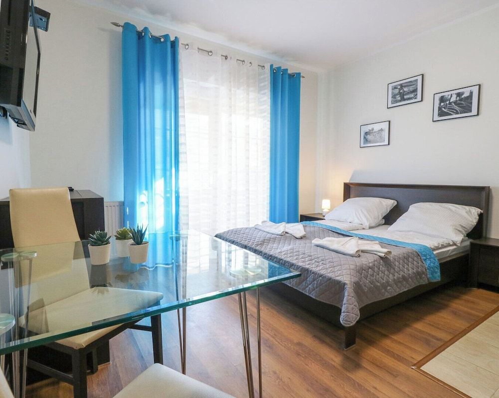 Economy Studio Suite, 1 Queen Bed