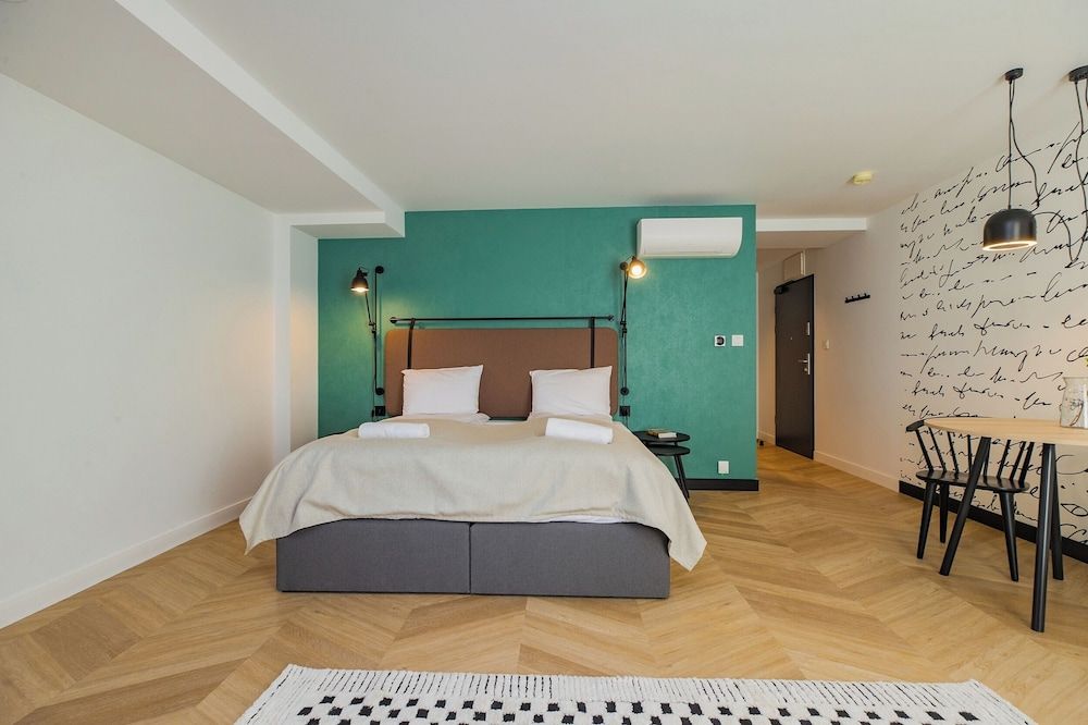 Deluxe Studio Suite