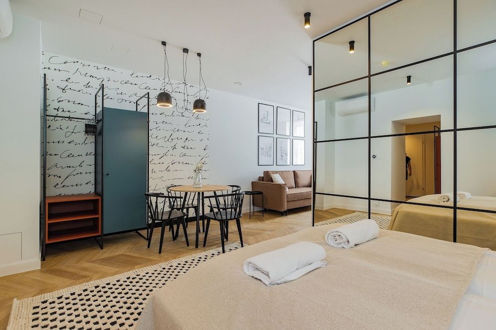 Deluxe Studio Suite, City View