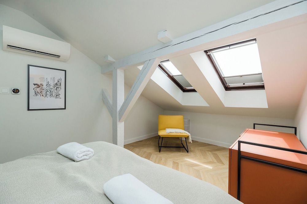 Business Apartment, City View