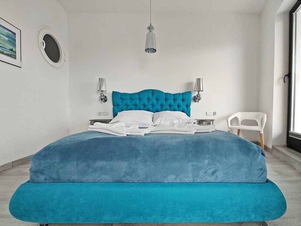 Deluxe Apartment, 2 Bedrooms, Partial Sea View