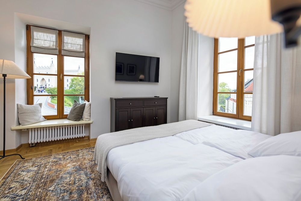 Fontana Boutique Deluxe Apartment 4