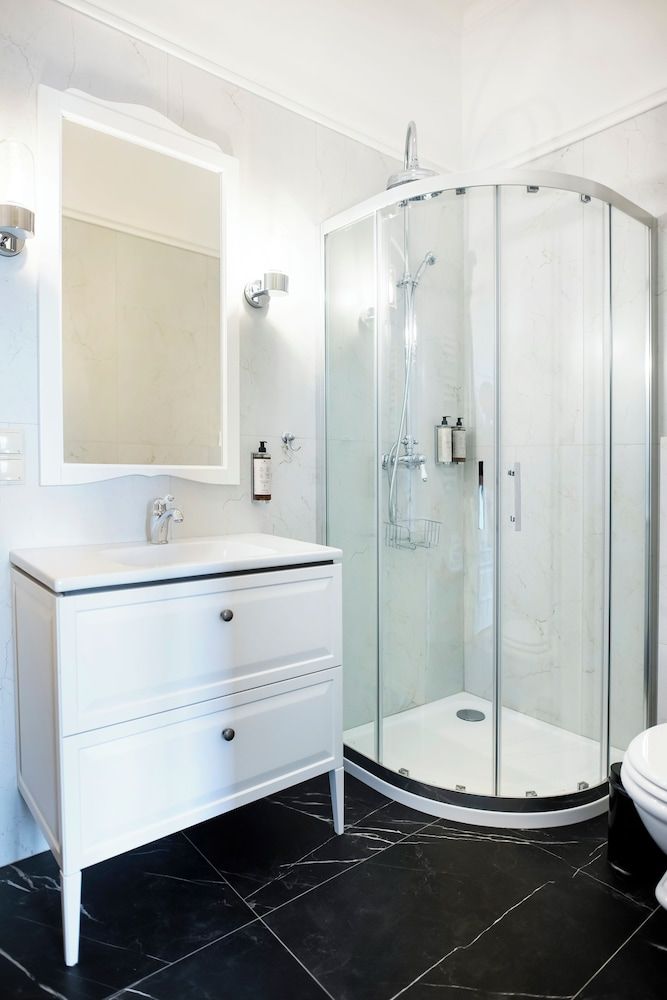 Fontana Boutique Deluxe Apartment 6