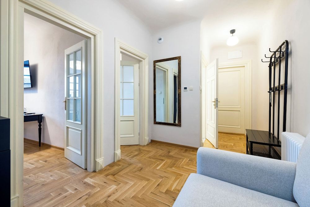 Fontana Boutique Comfort Suite 7