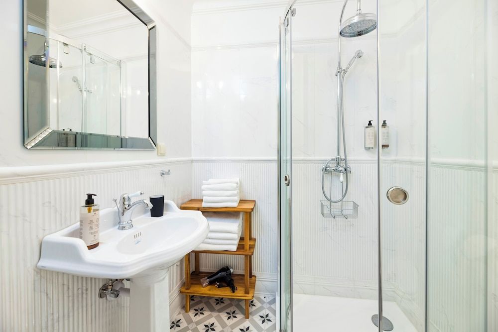 Fontana Boutique Comfort Suite 10