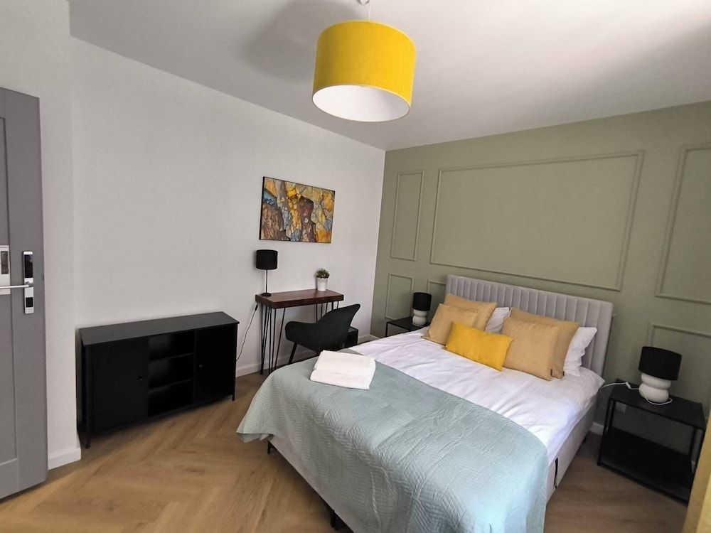 Deluxe Room, 1 Queen Bed, Garden View