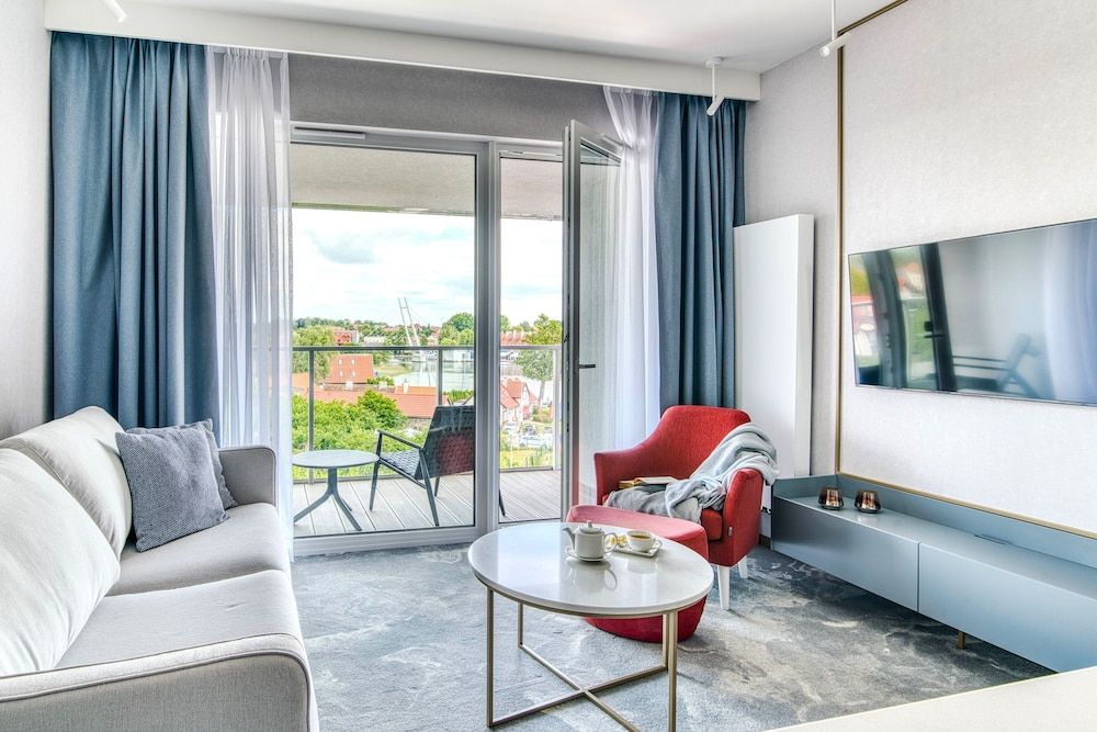 N11 Apartamenty Mikołajki - Destigo Hotels Deluxe Suite, Balcony, Courtyard View 6