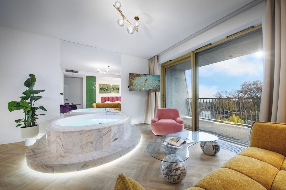 Boulevard Drobnera Residence Apartment with jacuzzi Deluxe with river view 2