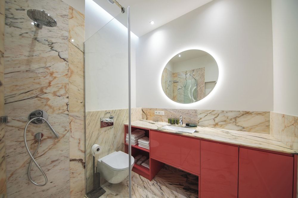 Boulevard Drobnera Residence Timeless Deluxe with city view 4