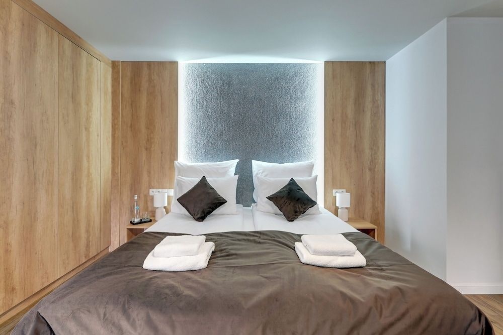 Waterlane Riverside - SPA, Pool, Gym & Parking by Downtown Apartments Deluxe Apartment 2