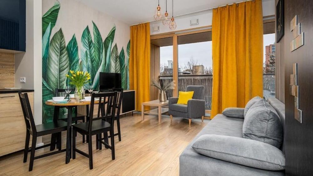 Classic Condo, Balcony, Courtyard View