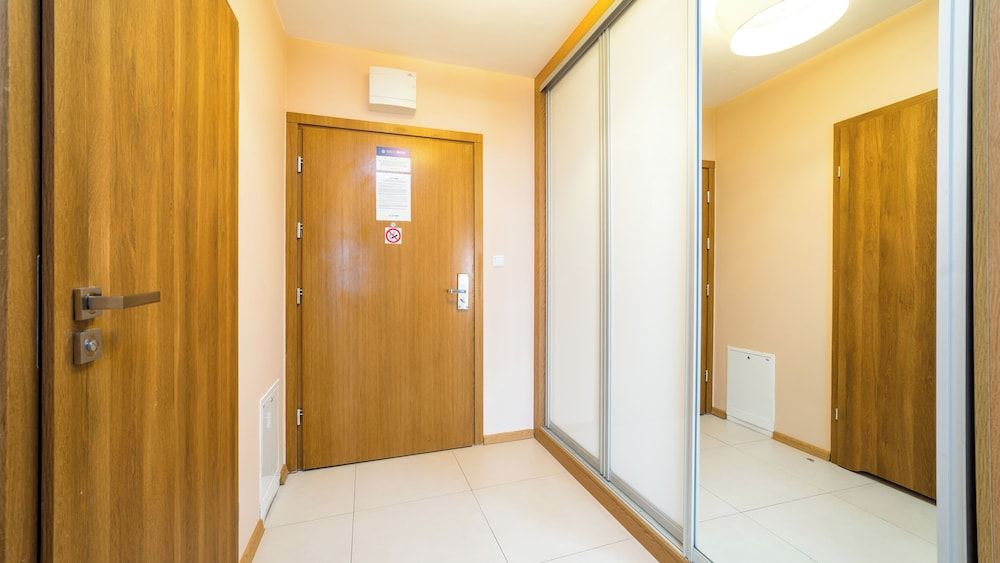 Apartment (212)