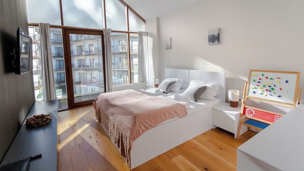 Apartment (261)