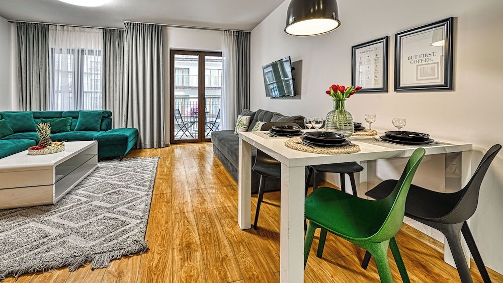 Apartment (253)