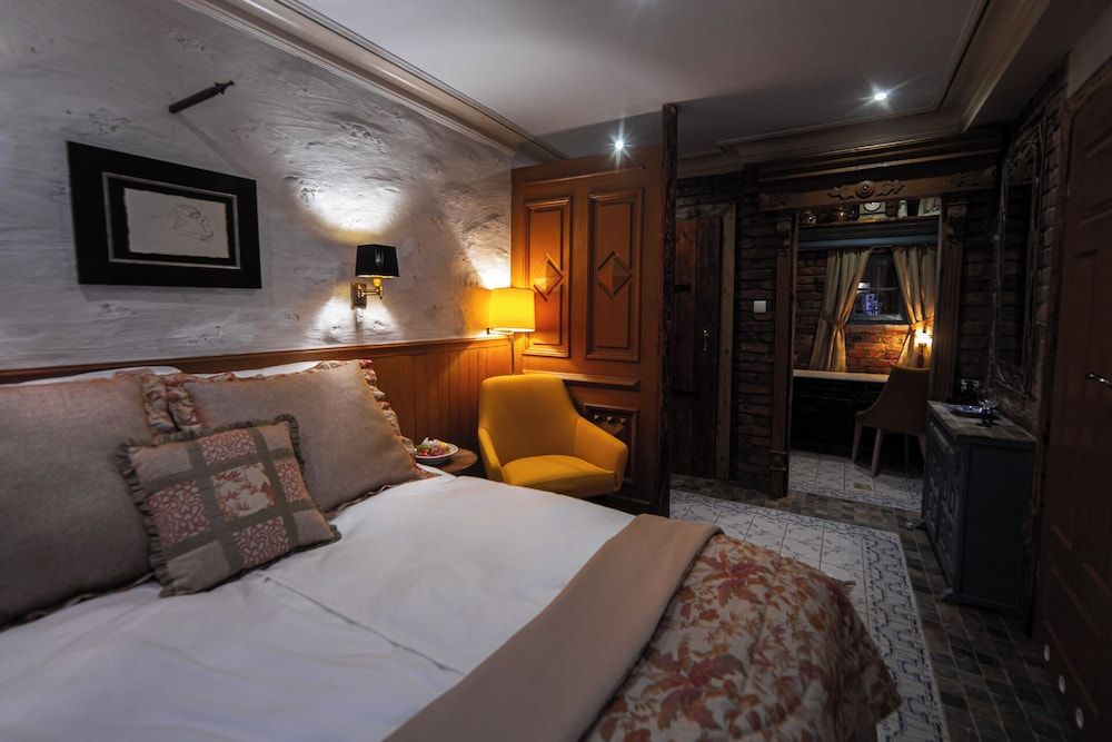 Standard Double Room, 1 Queen Bed, Private Bathroom