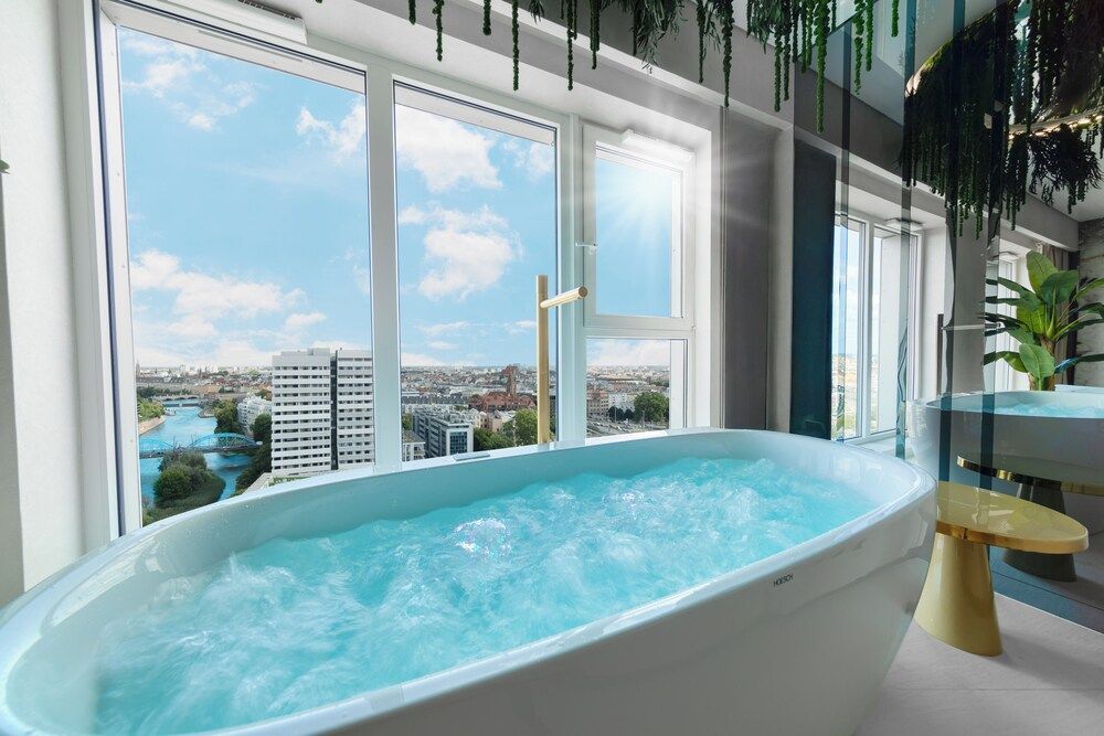 Quorum Apartments Design Studio Suite, Hot Tub, River View 4
