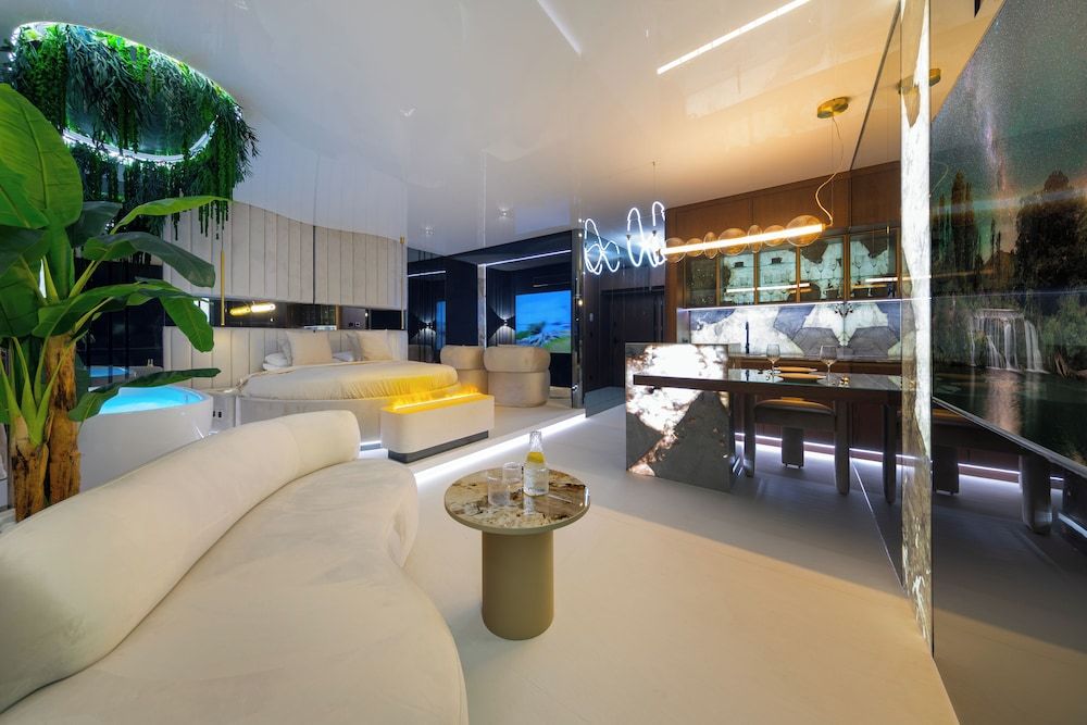 Quorum Apartments Design Studio Suite, Hot Tub, River View 9