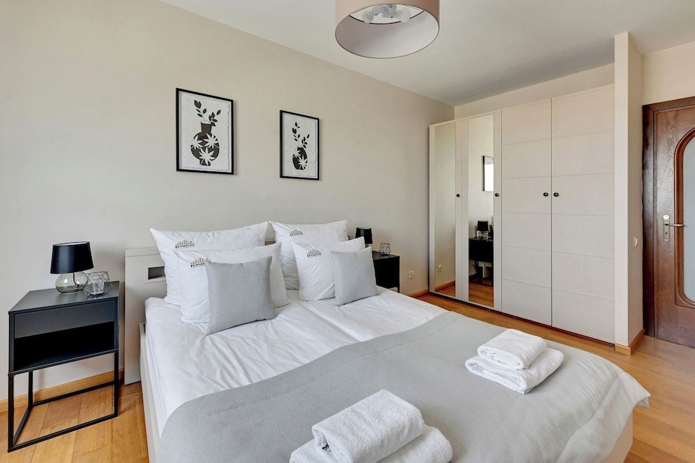 Grand Apartment, City View