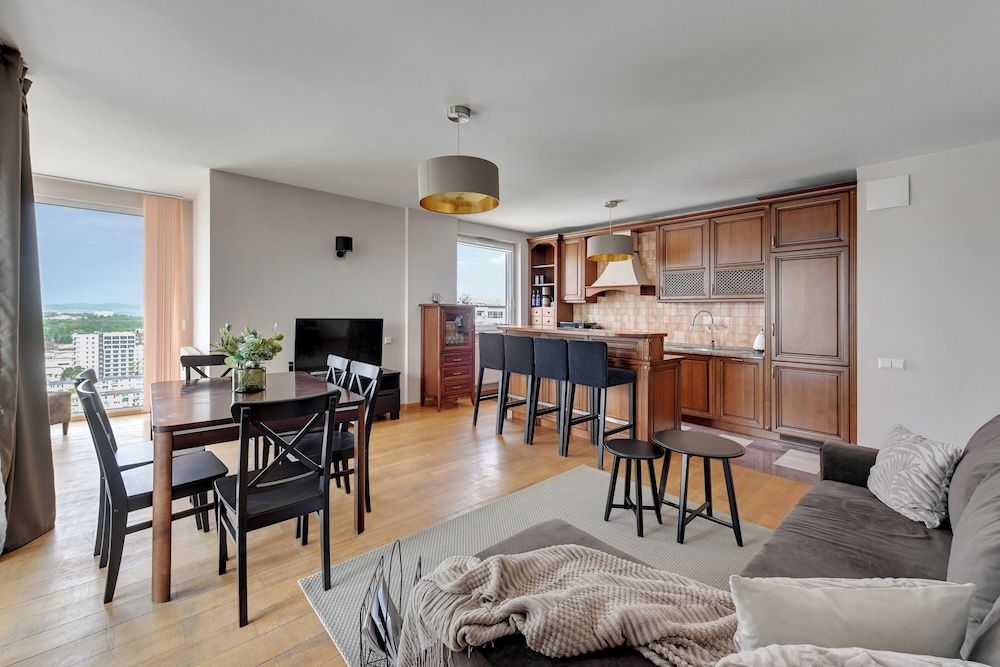 Grand Apartment, City View