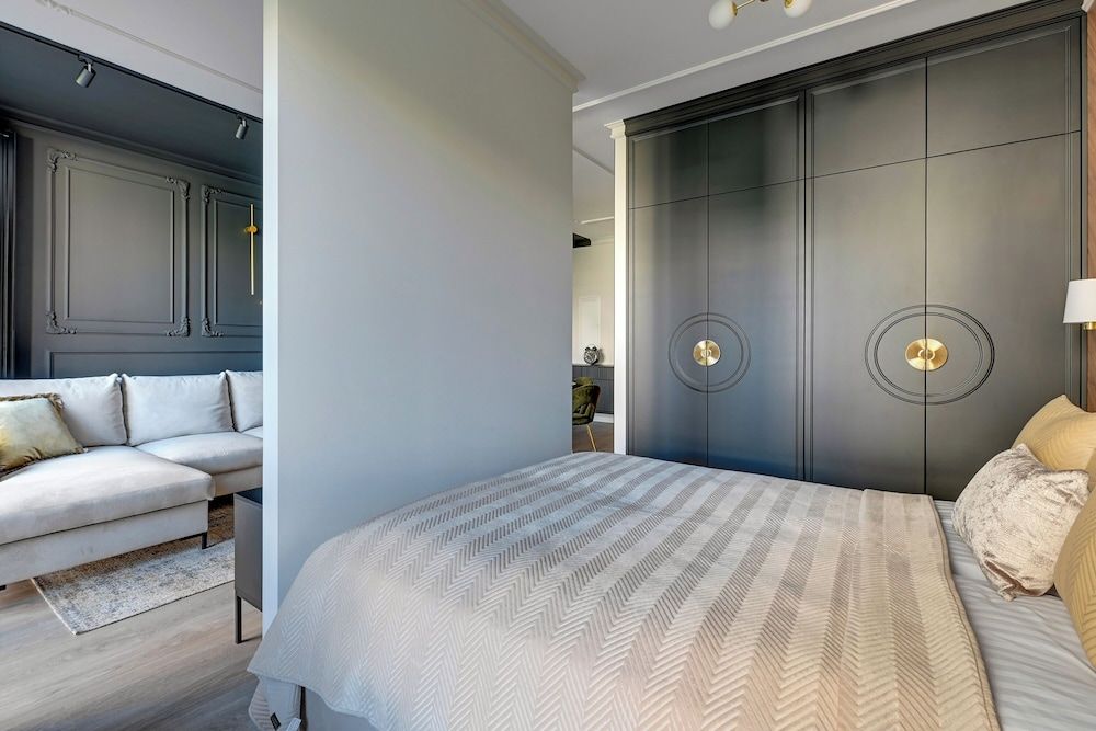Deluxe Studio Suite