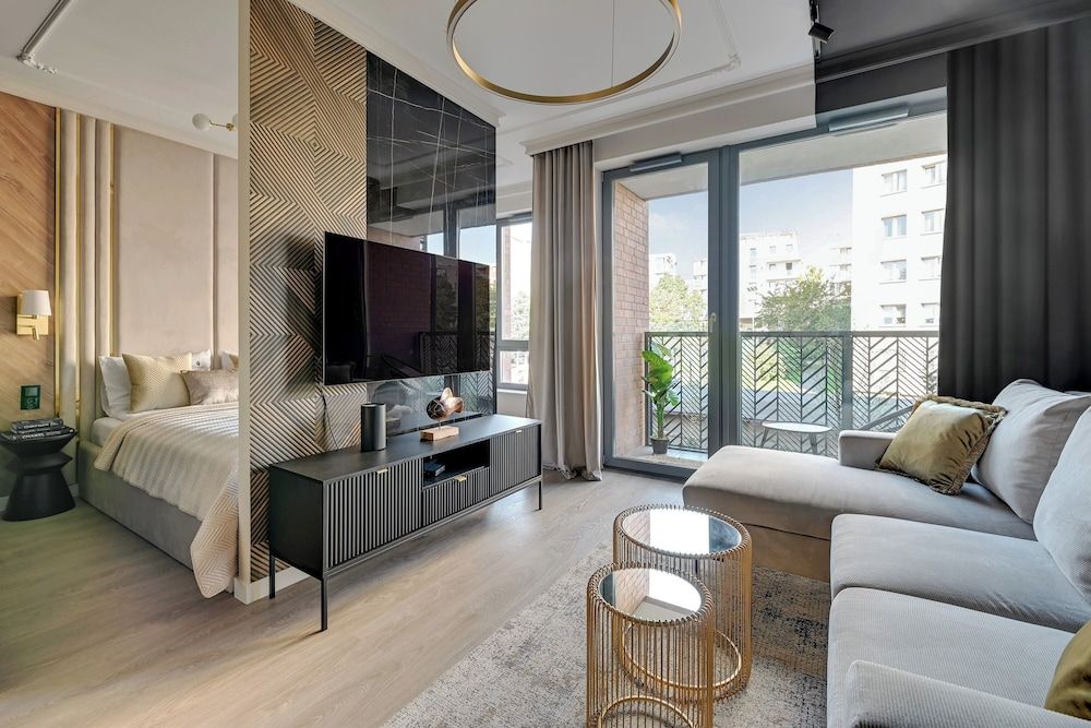Deluxe Studio Suite