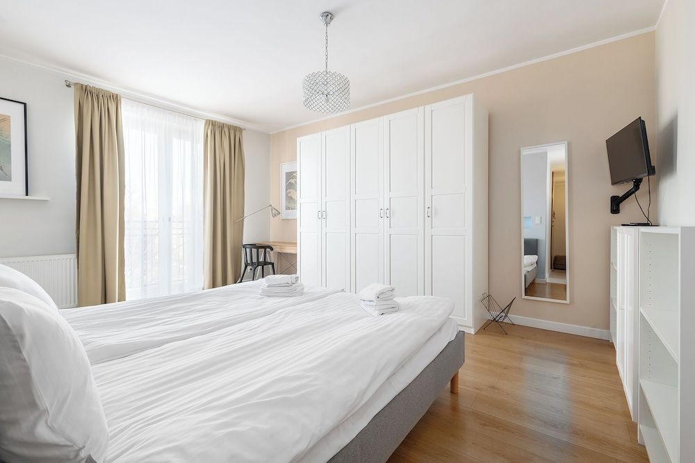 RentPlanet - Apartament Białobrzeska
