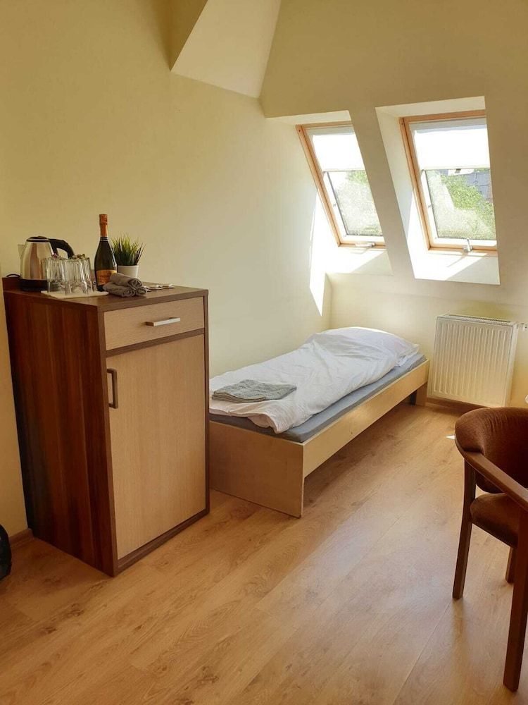 Rentumi Hostel Świnoujście Noclegi Comfort Twin Room, 2 Twin Beds, Non Smoking, Private Bathroom 9