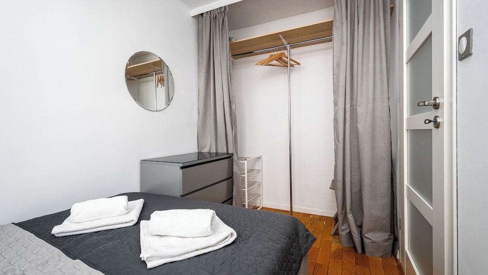 Apartment (719)