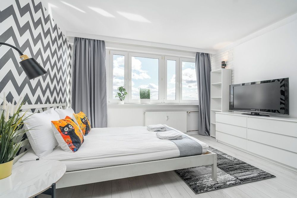 Apartment, Balcony, City View