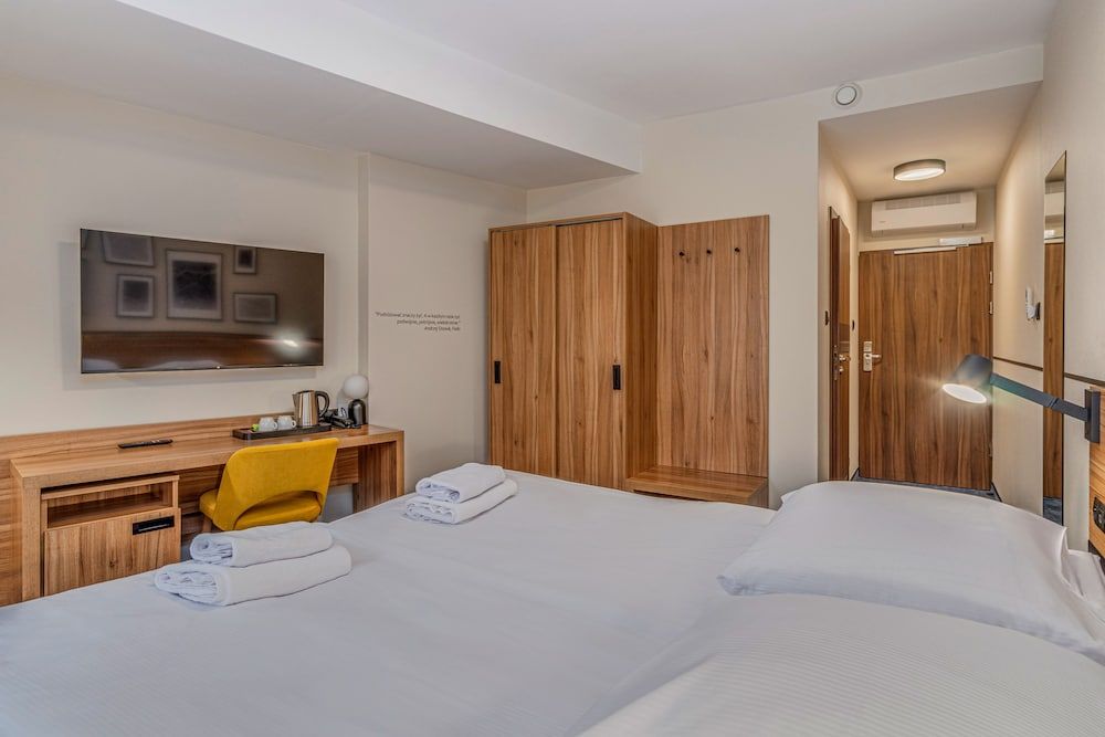 Tulip Hotels - Wroclaw Centre Standard Room, 1 Double Bed 3