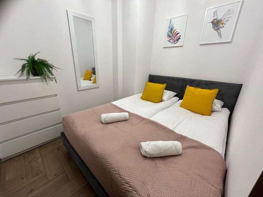 Comfort Apartment, Balcony, City View