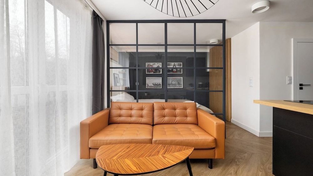 Studio (111)