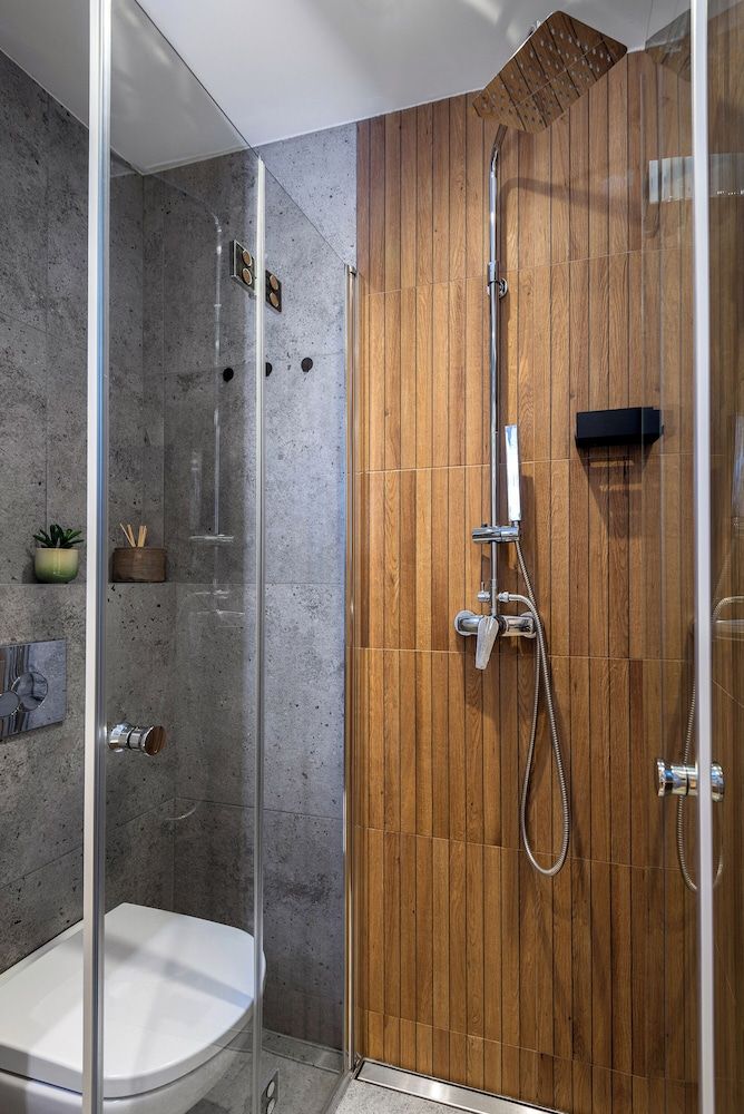 Silver - by Kairos Apartments Comfort Apartment, City View 18