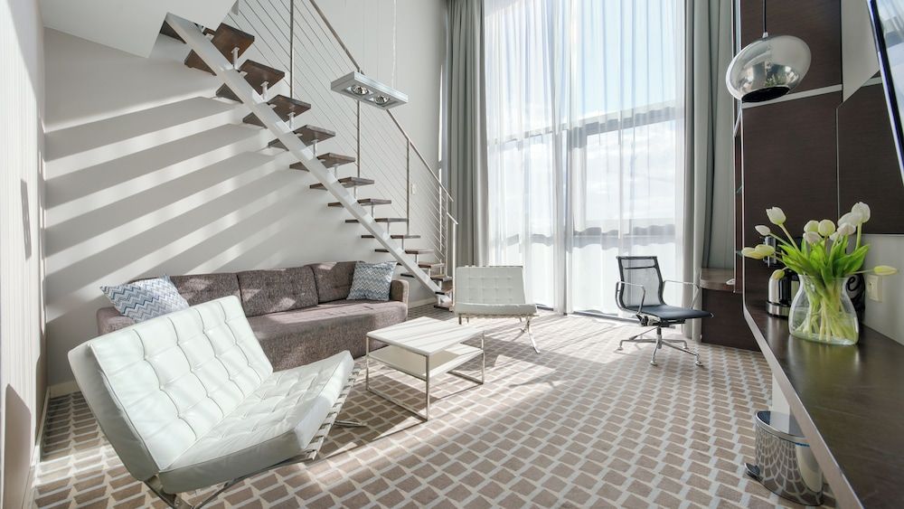 Room, Sea View (606)
