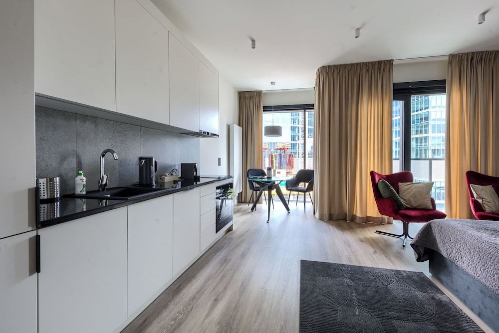 Towarowa Towers Luxury Apartment, Balcony, City View 26