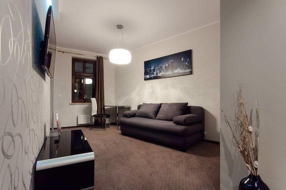 Apartment (23B)