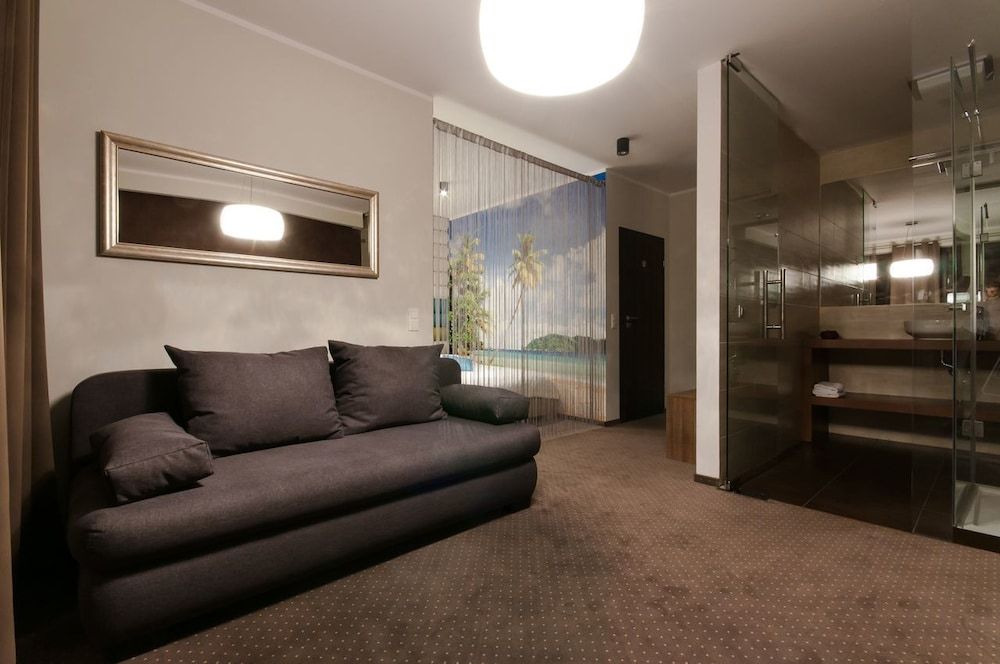 Apartment (23A)